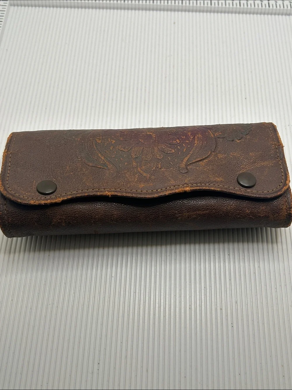 Vintage Leather Women's Manicure Kit in Gold and Cream